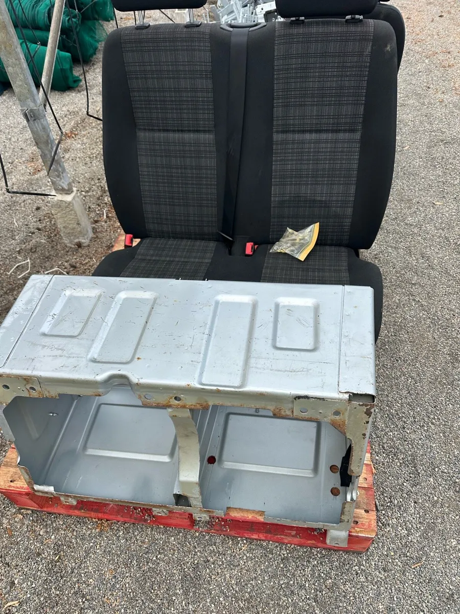 Van front seats - Image 3