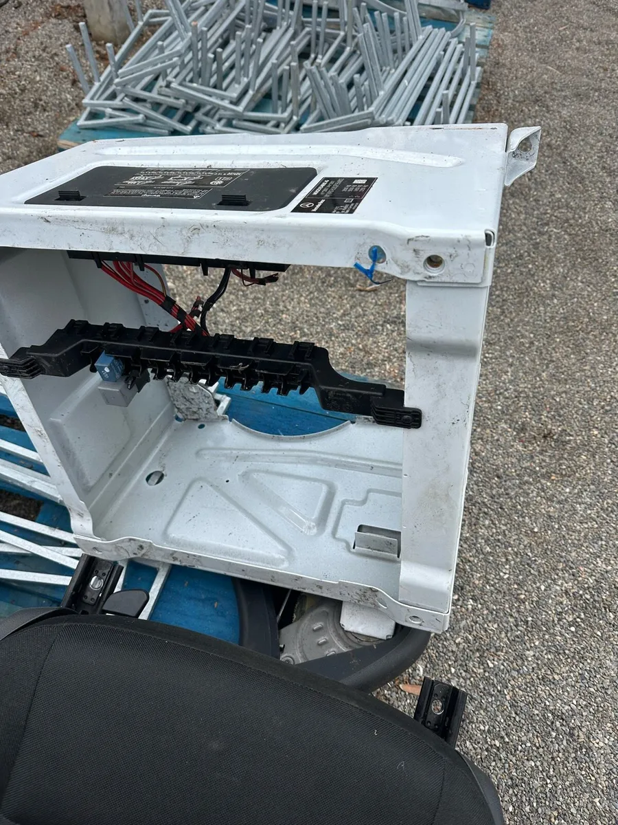 Van front seats - Image 4