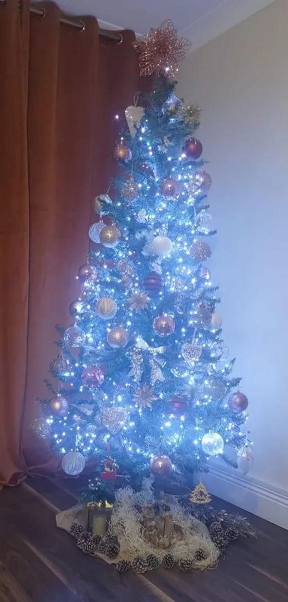 Christmas tree 6ft excellent condition with stand