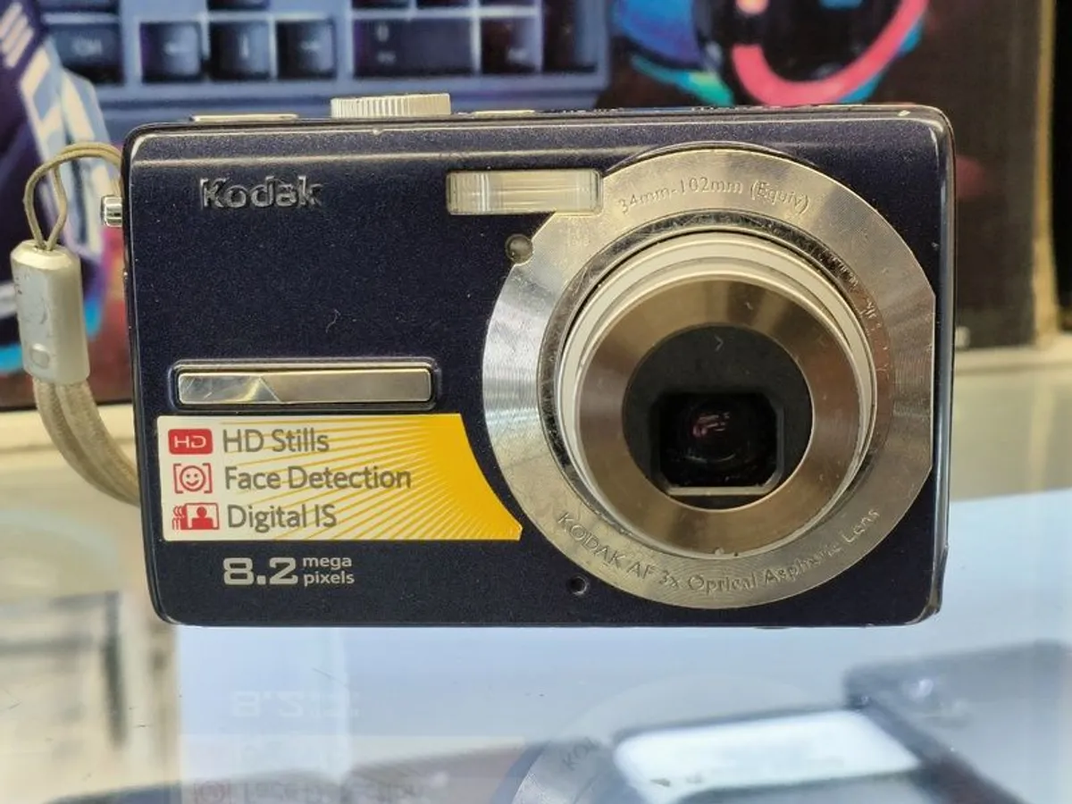 Kodak EasyShare M863 Digital Camera 8.2 Mega Pixels/ Used - Image 4