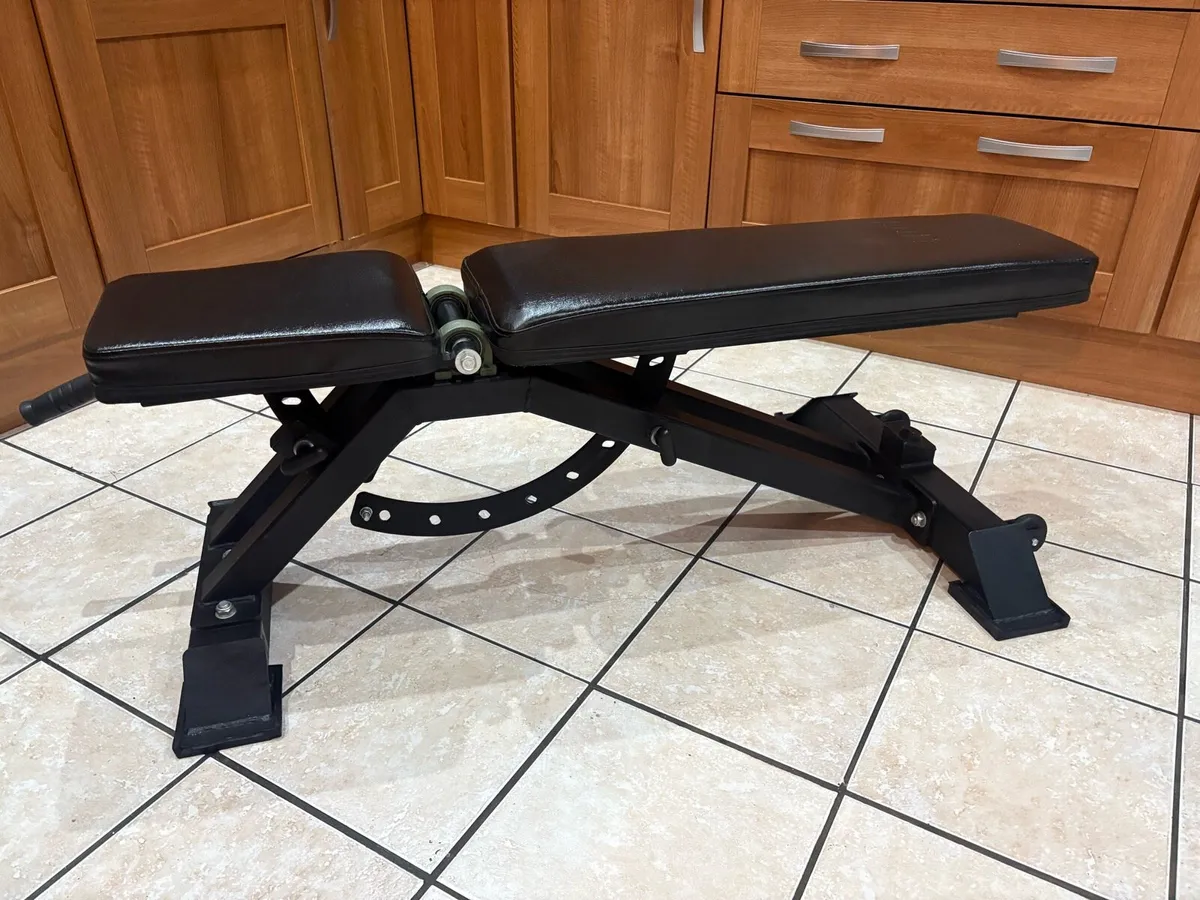 VERY HEAVY DUTY COMMERCIAL WEIGHT BENCH! - Image 4