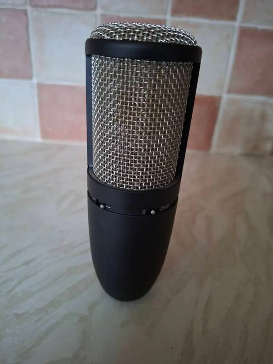 AKG P420 MIC with accessories - Image 4