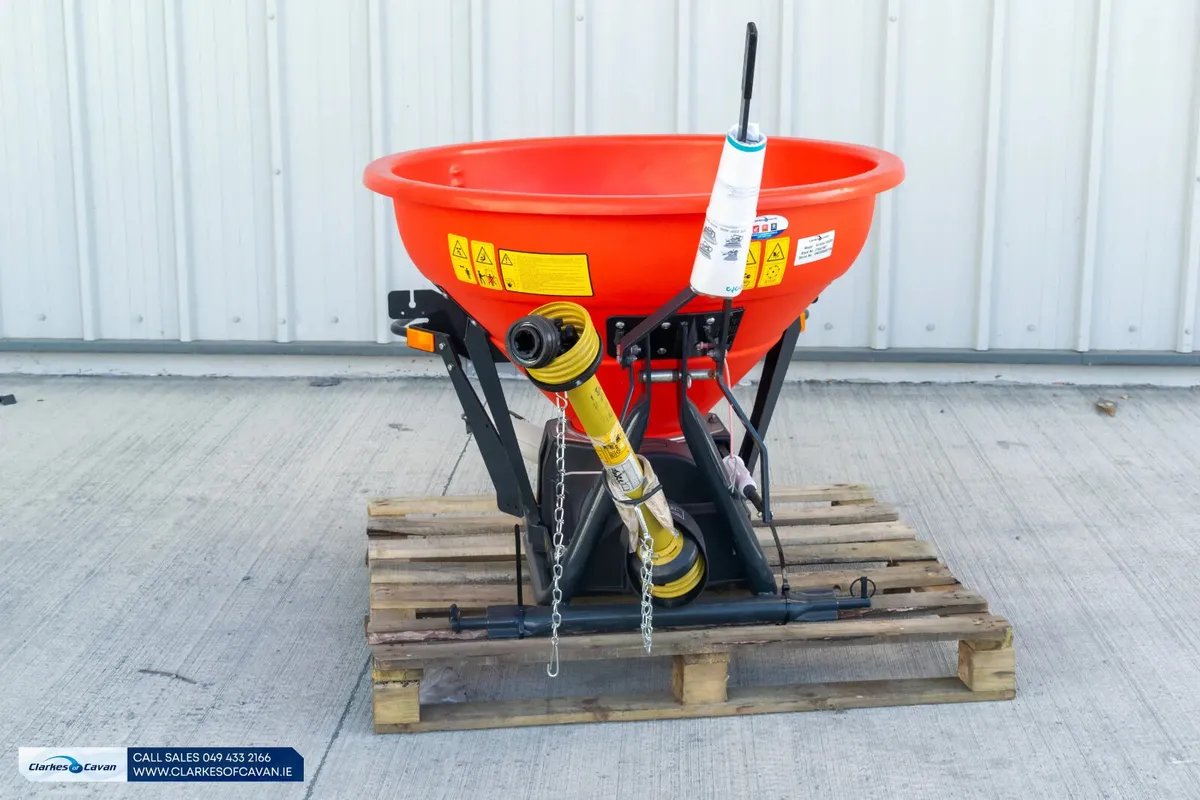 New Kubota VS220 Fertiliser Spreader - Image 4