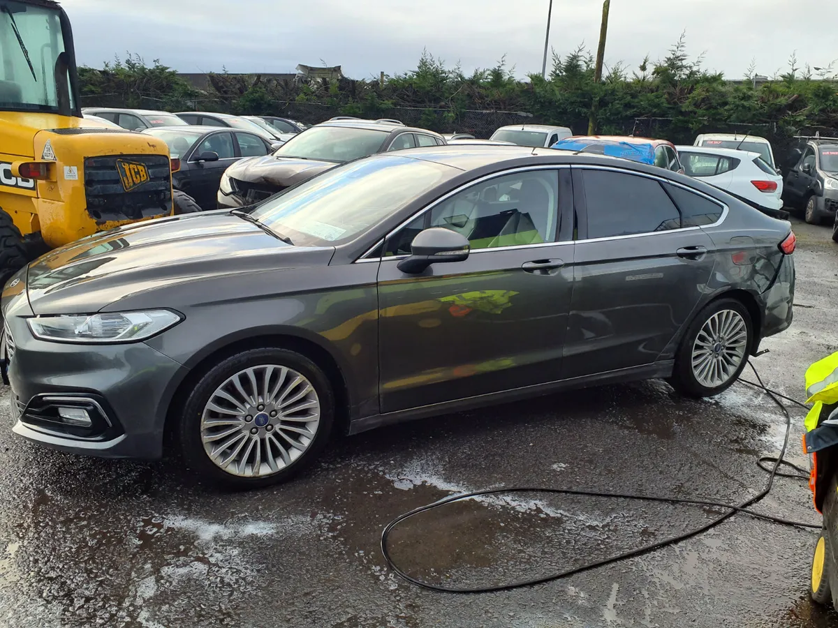 Ford mondeo 2021 rear damage Driving - Image 4