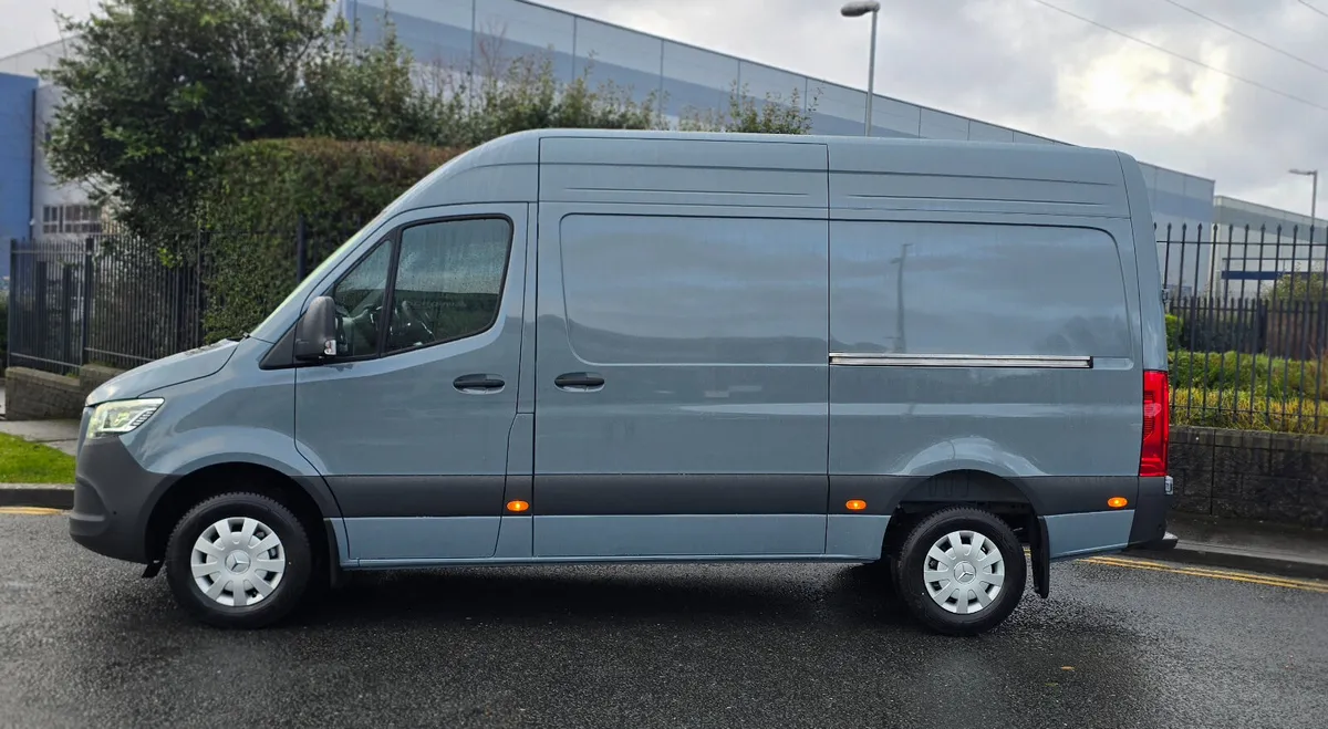 Sprinter 319/36 Select Auto - Top Spec 190bhp - Image 4