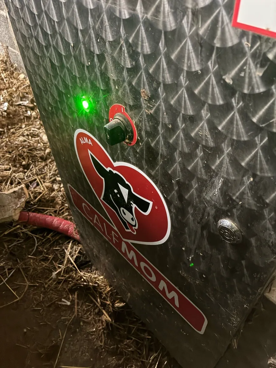 Calf feeder - Image 1