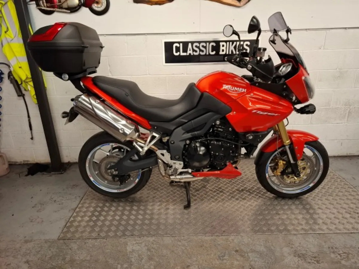 Triumph Tiger 1050 2012 - Image 1