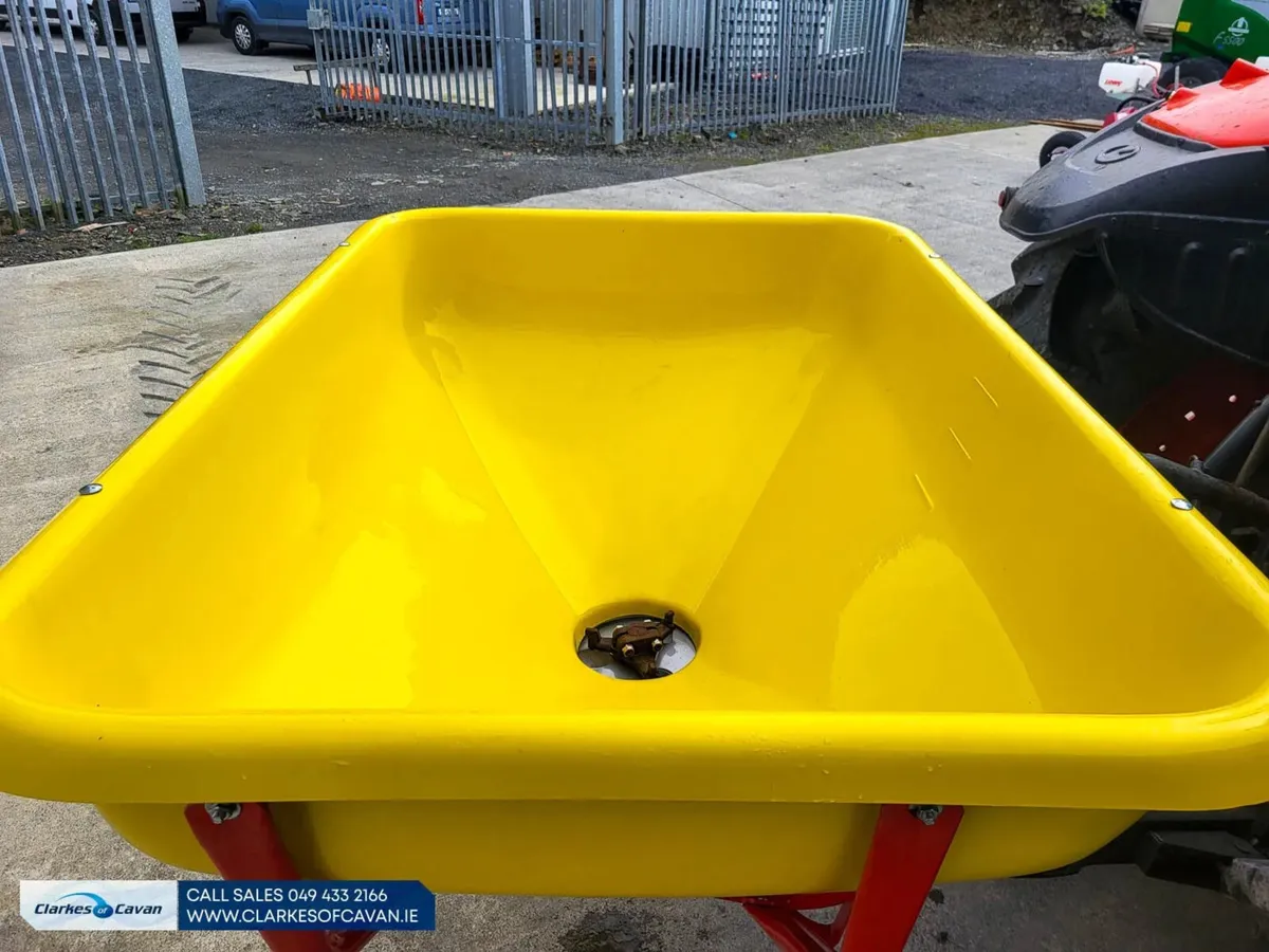 New Cosmo V800 Fertiliser Spreader - Image 4