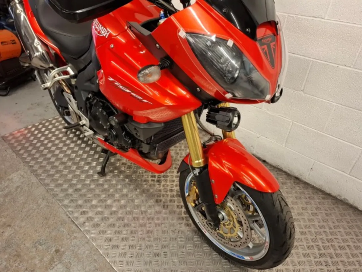 Triumph Tiger 1050 2012 - Image 2