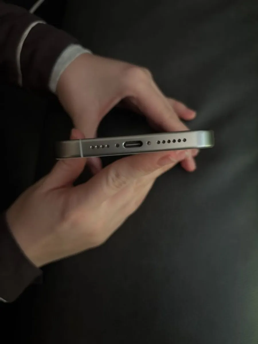 iPhone 15 Pro Max 256GB - Image 4