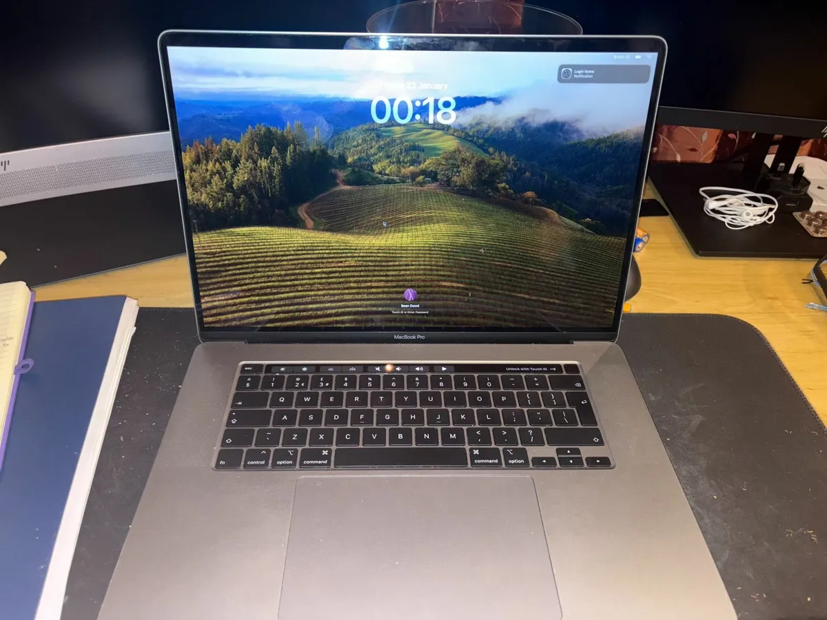 MacBook Pro 16-inch (2019) – i7, 16GB RAM, 500GB S - Image 2