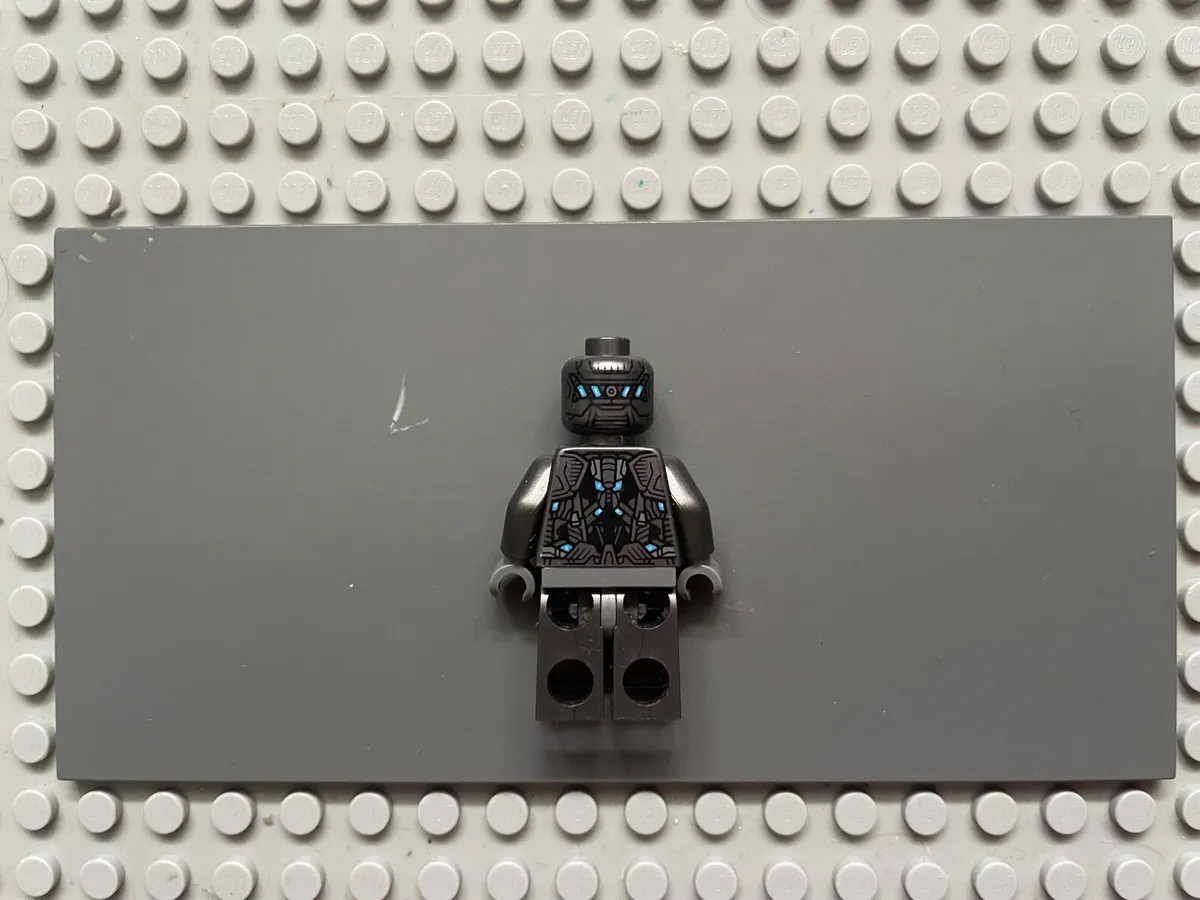 lego super heroes sh0166 Ultron Sentry minifigure - Image 2