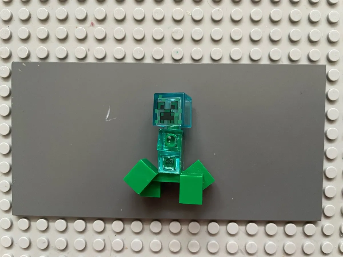 lego Minecraft min052 Creeper minifigure - Image 1