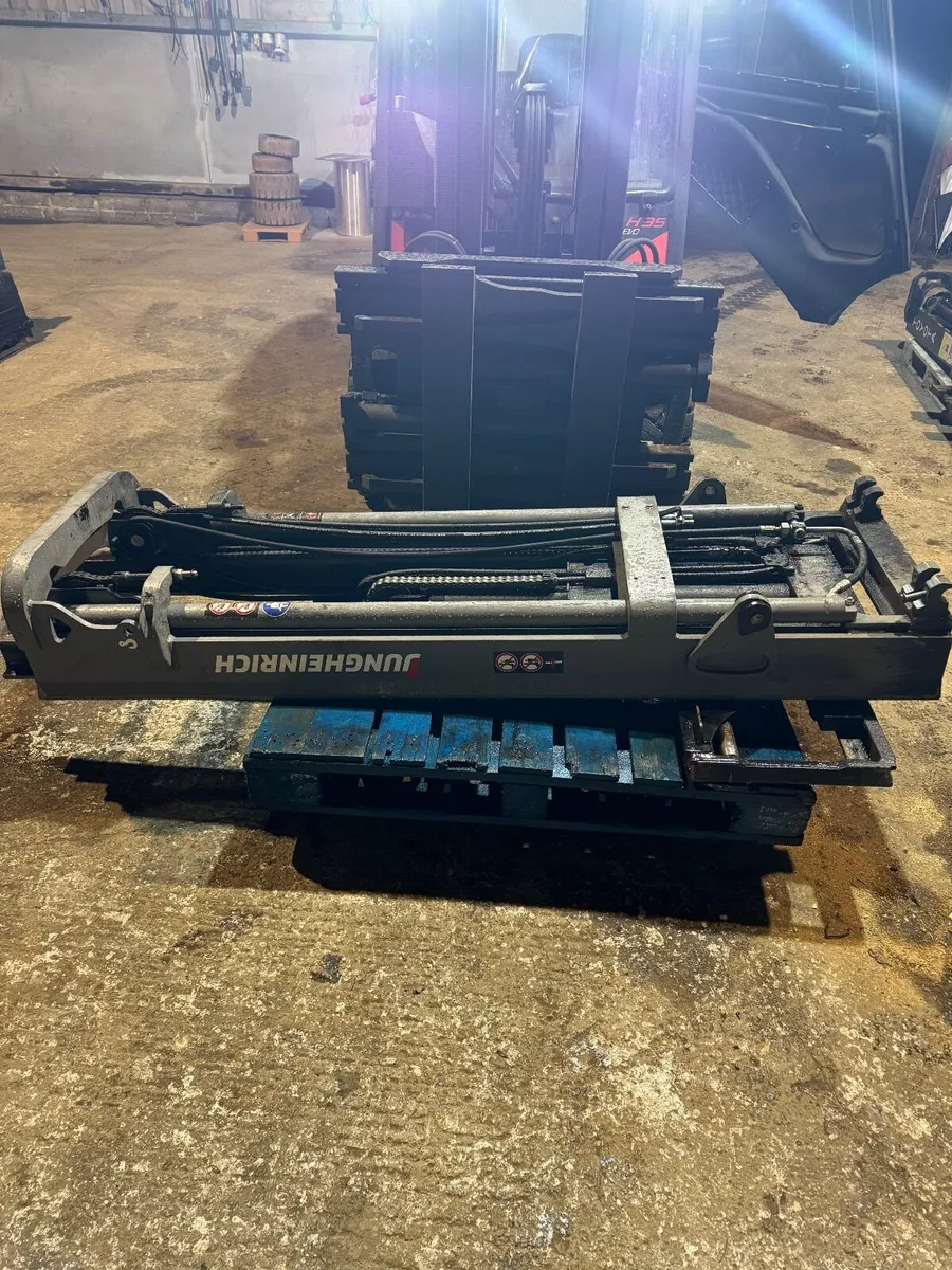 Forklift Mast - Image 1