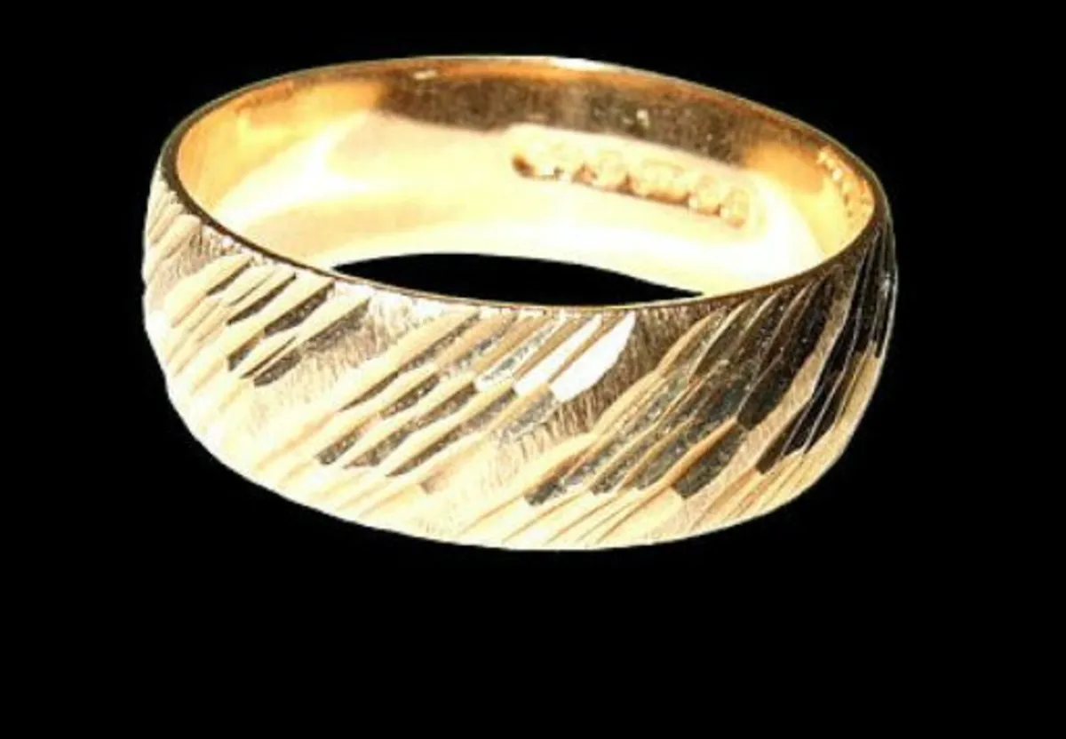 Vintage 9ct Gold Hallmarked Wedding Band - Image 3