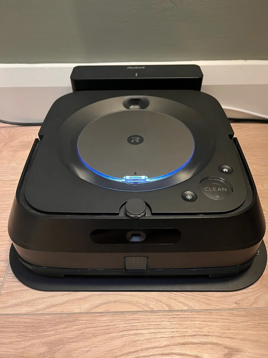 iRobot Braava jet m6 - Like New + 4 Reusable Pads - Image 1
