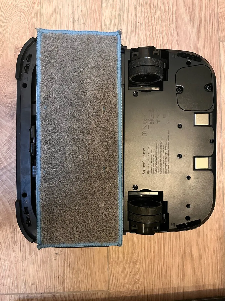 iRobot Braava jet m6 - Like New + 4 Reusable Pads - Image 3