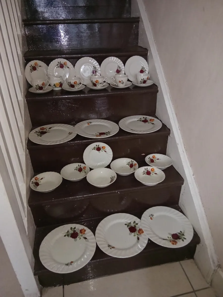 MYOTT MEAKING 1982 SET OF WARE - Image 1