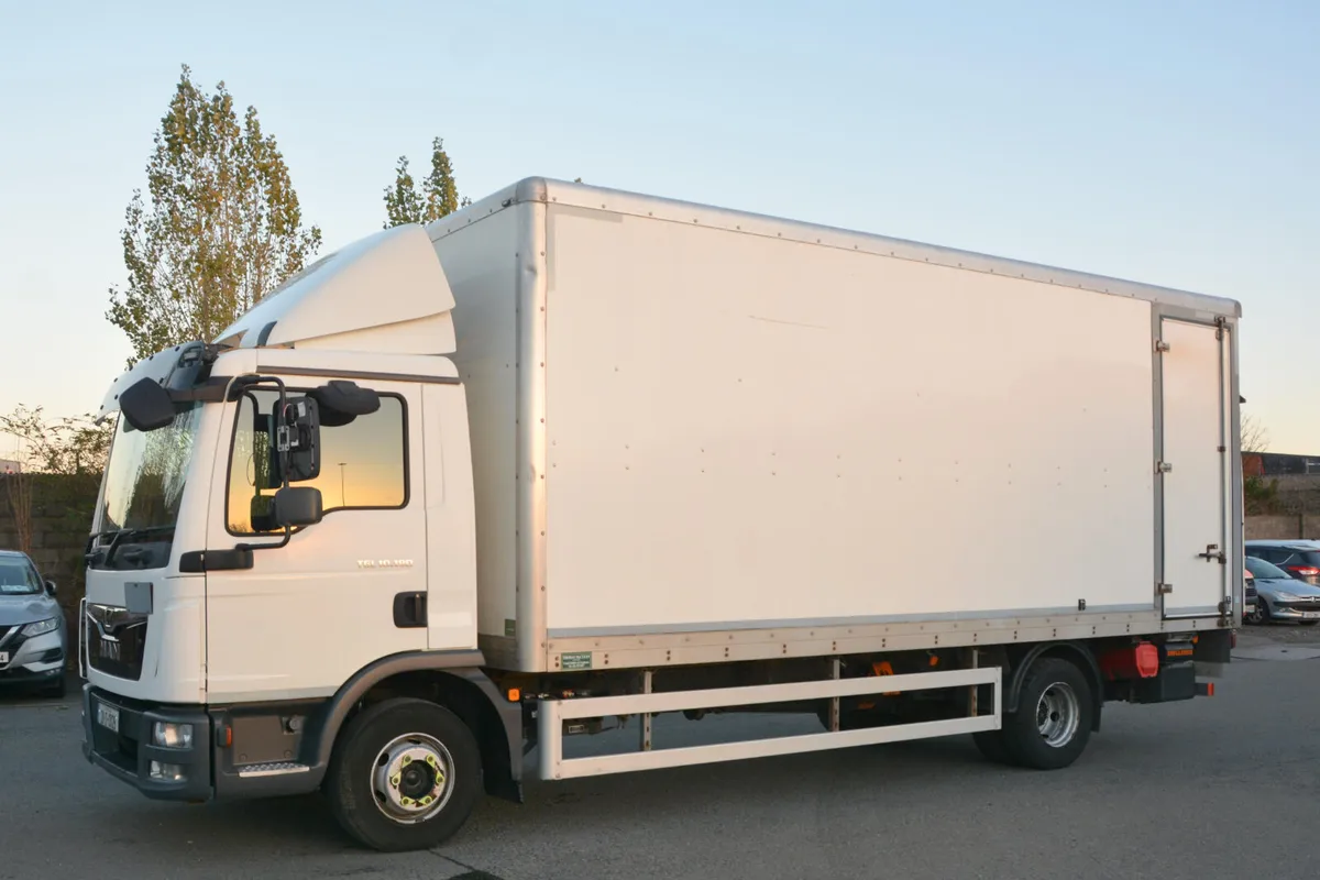 MAN TGL 10T GVW 20' Box & 1.5T tail lift - Image 1