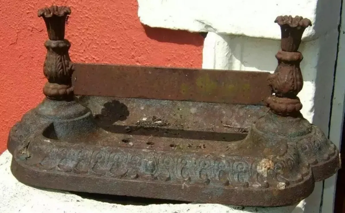 Vintage Cast Iron Boot Scraper - Image 4