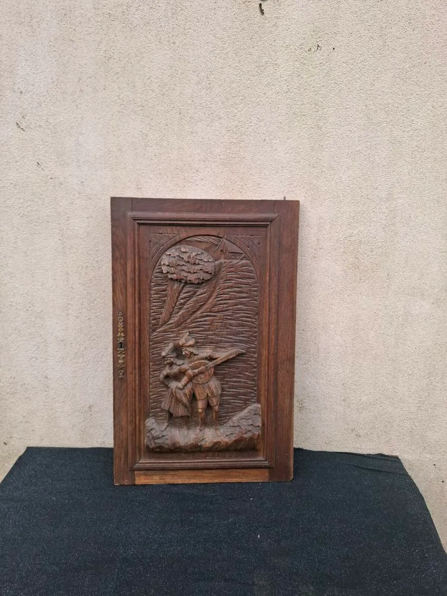 Old sculpted frame in wood