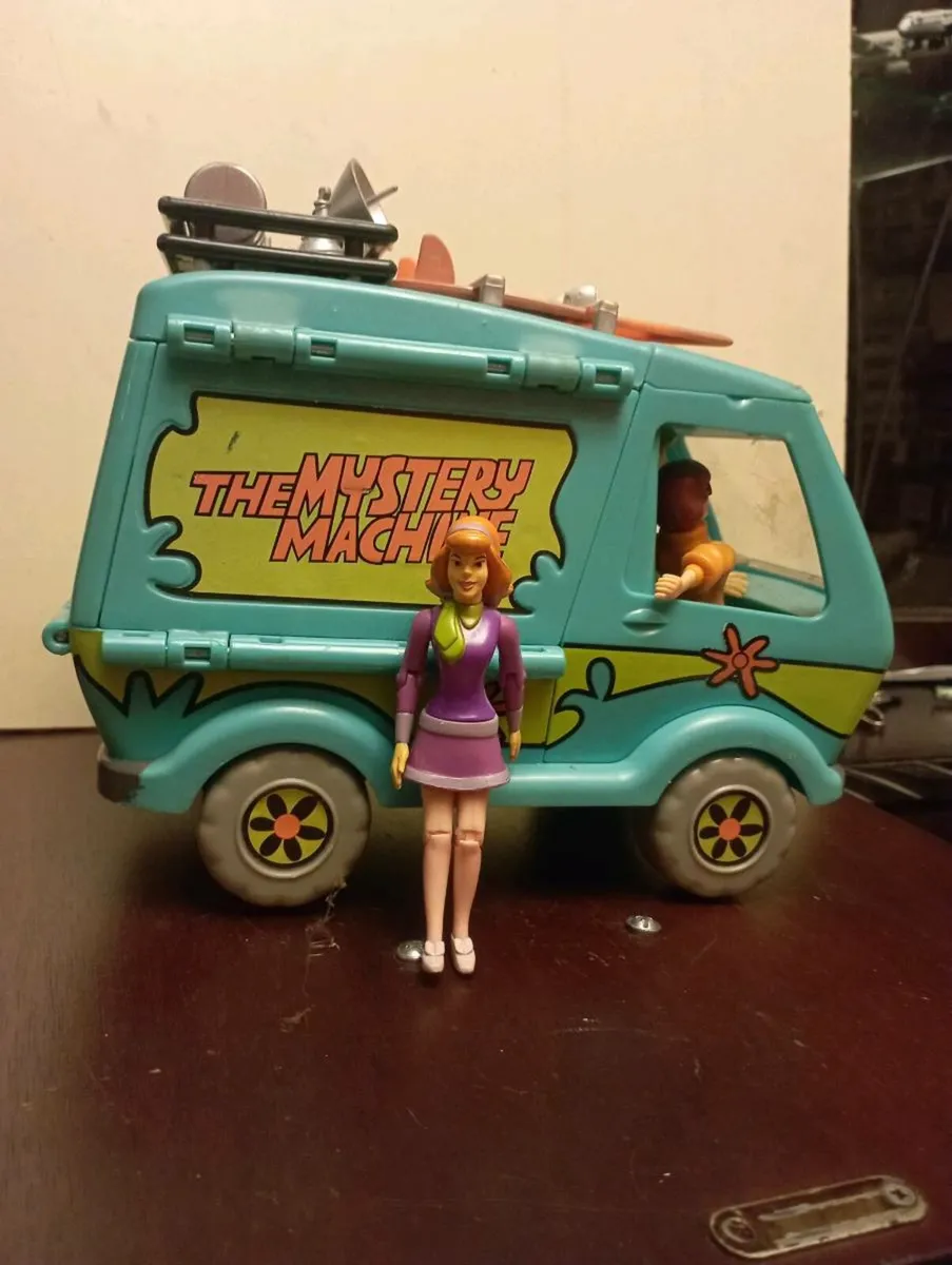 THE MYSTERY MACHINE - Image 2
