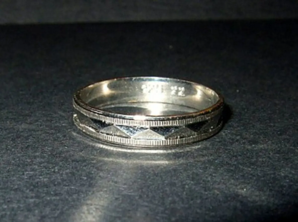 Vintage Hallmarked Silver Ring - Image 2