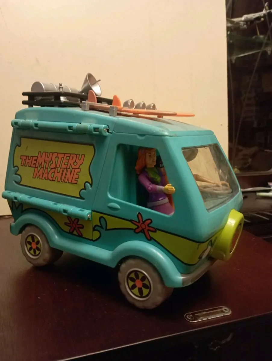 THE MYSTERY MACHINE - Image 3