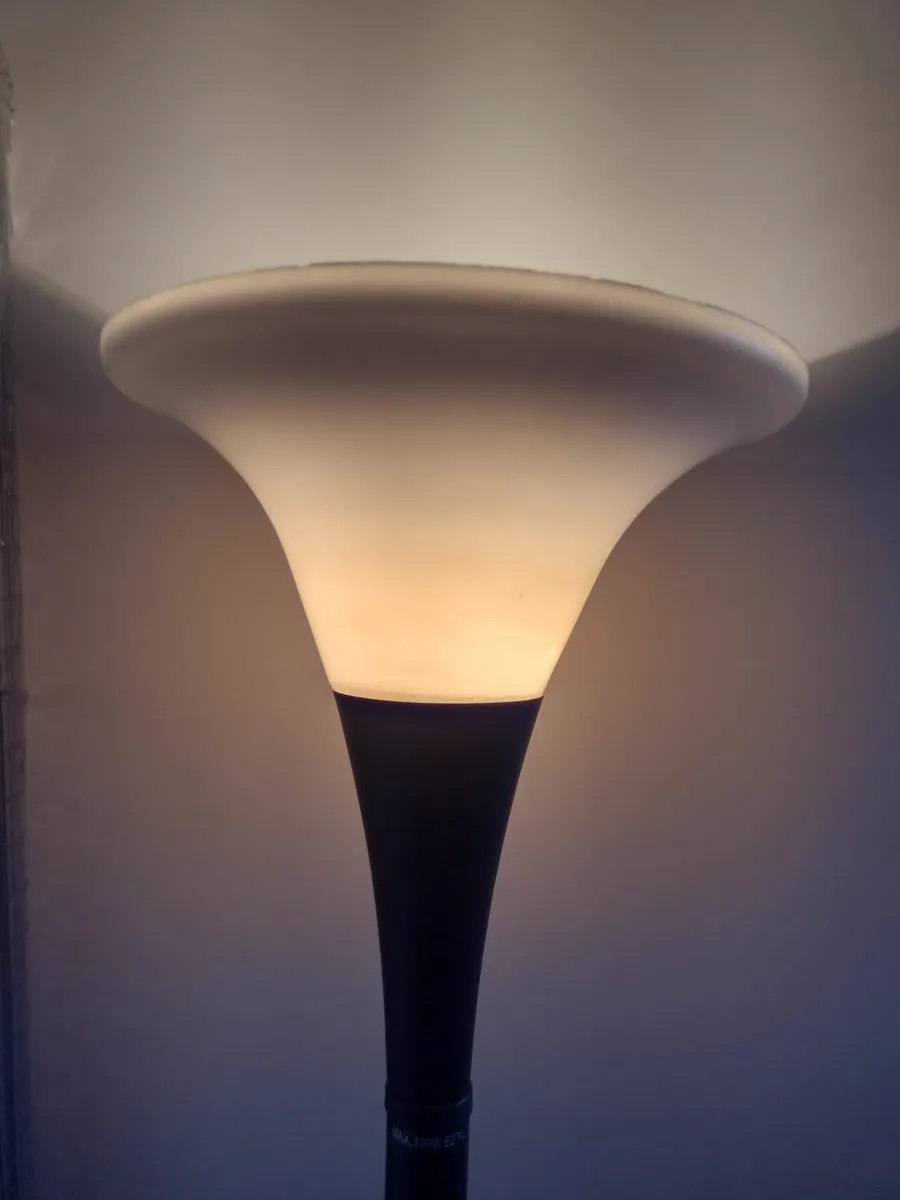 Tall heavy wrought iron floor lamp - Image 3