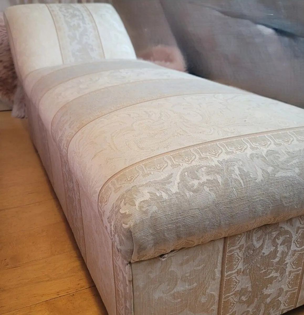 Chaise Lounge - Daybed/Seating with Storage - Image 2