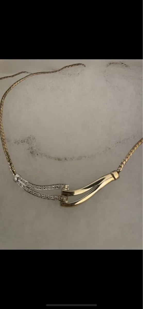 Beautiful 9ct gold diamond necklace - Image 1
