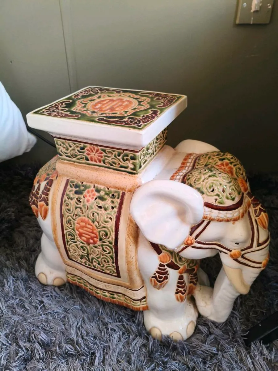 Selling my beautiful elephant 100 euro - Image 1