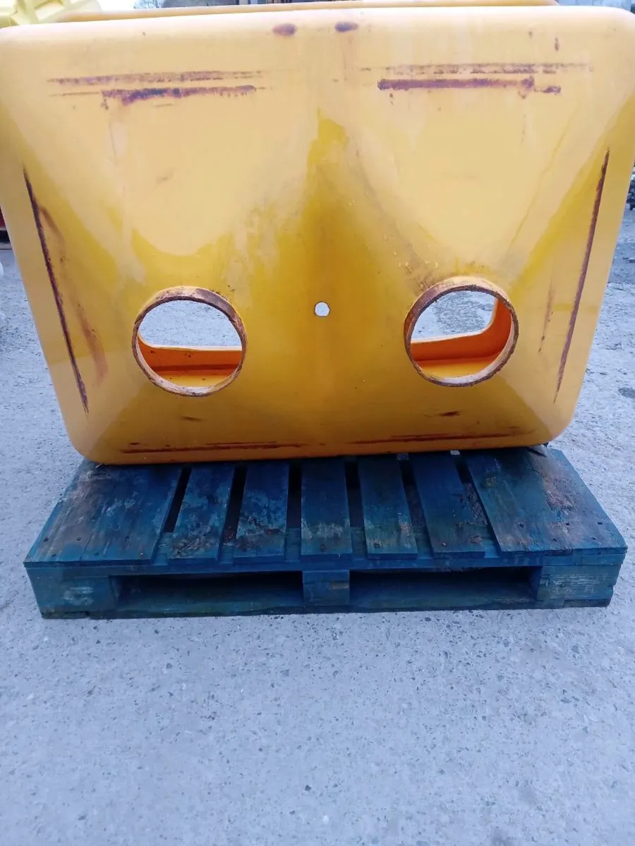 Fertiliser spreader hopper - Image 2