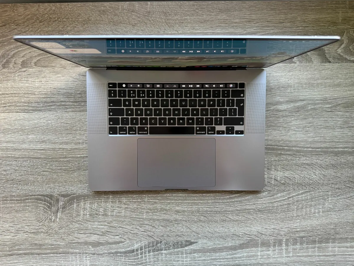 MacBook Pro 16" 2019 i9 2.3GHz | 16GB | 1TB | 4GB - Image 1