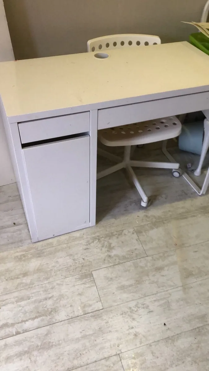 Desk and chair - Image 1