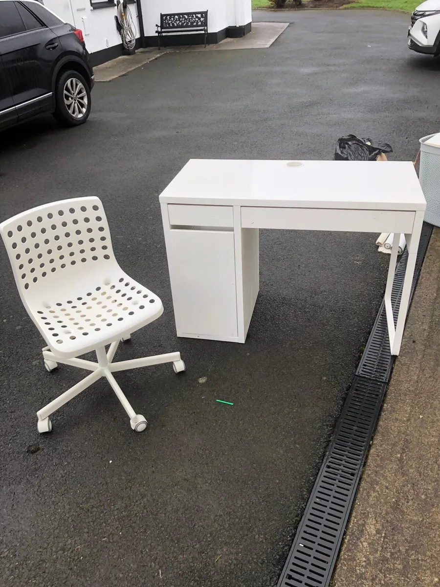 Desk and chair - Image 2