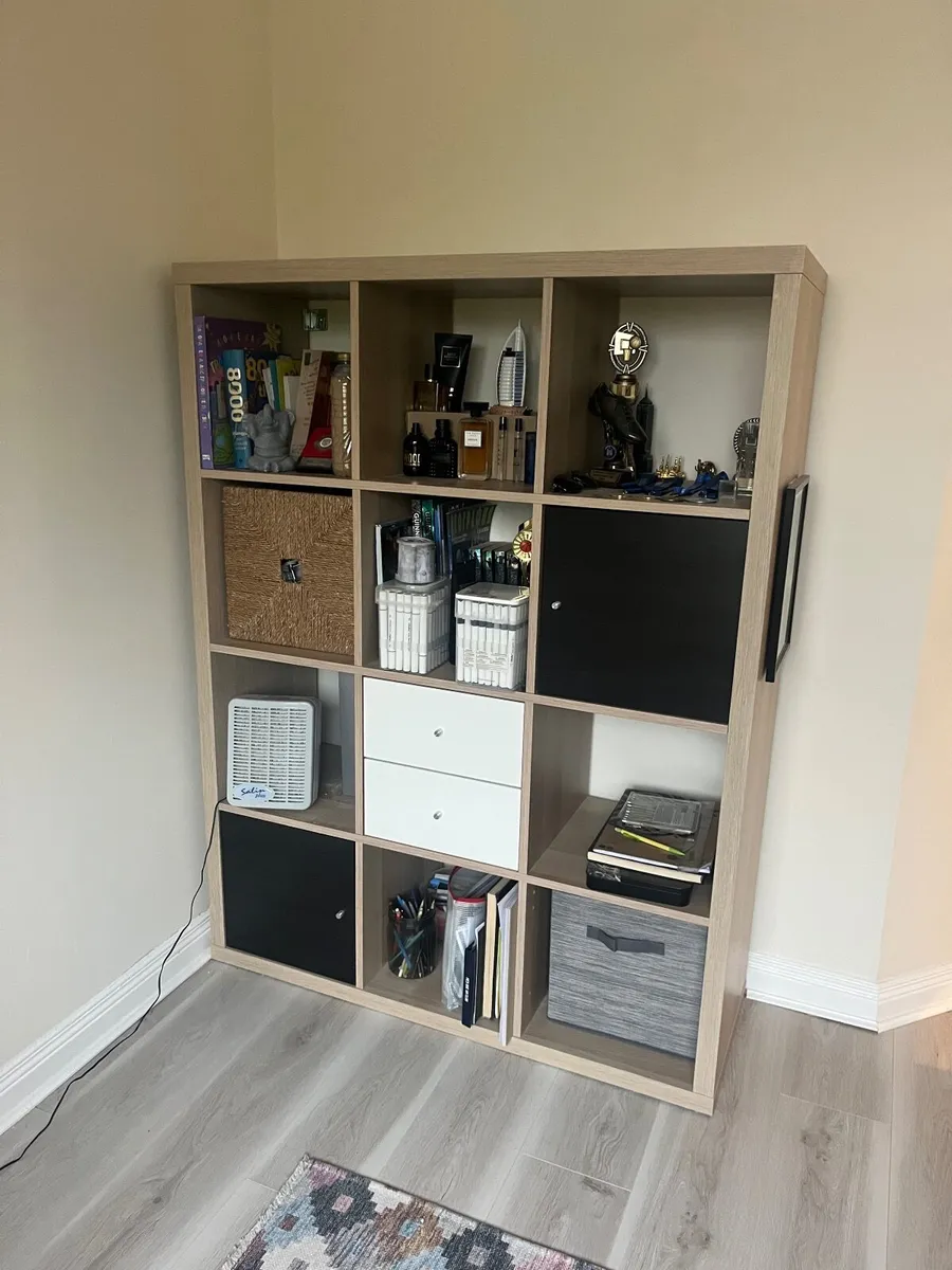 Solid shelving unit - kids bedroom - Image 1