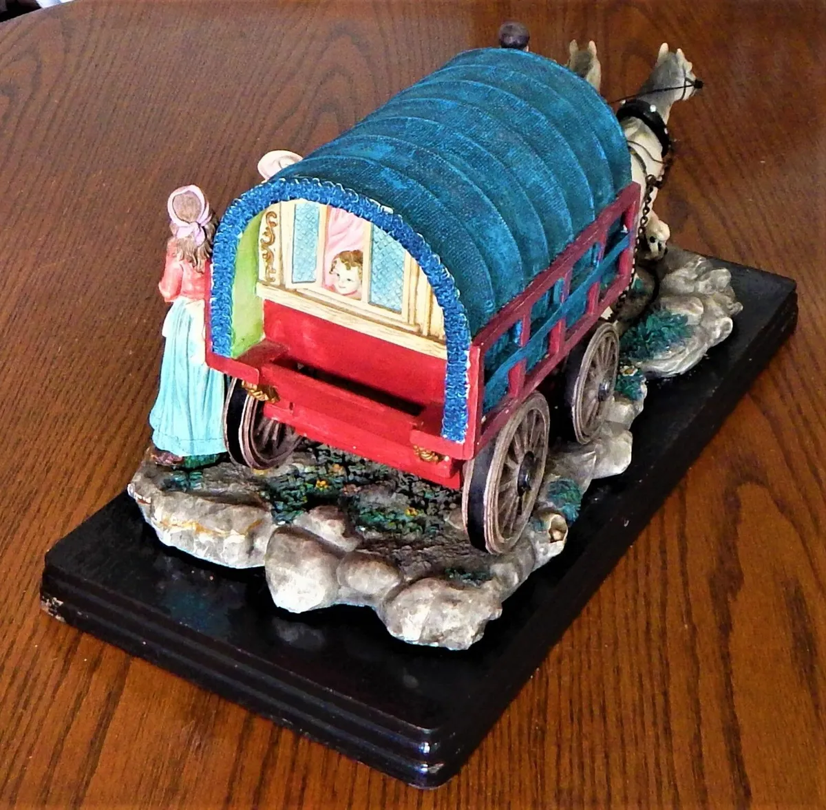 ademy Collection Gypsy Caravan Figurine - Image 4