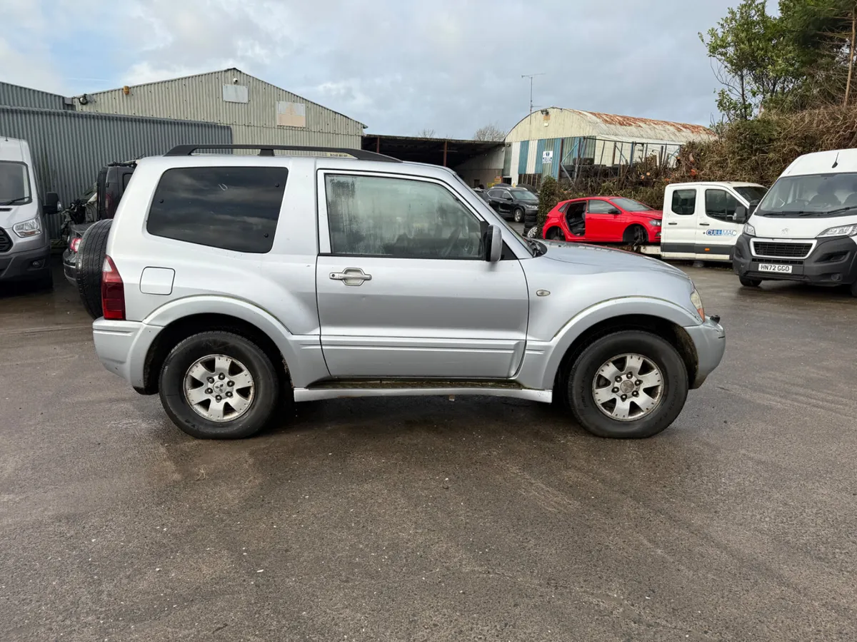 2005 Mitsubishi Pajero 3.2 SWB - Image 3
