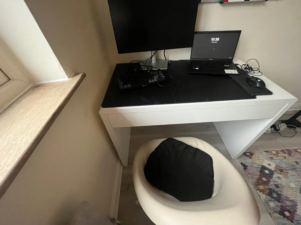 Computer desk - kids room or office - Image 2