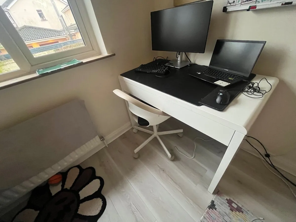 Computer desk - kids room or office - Image 3