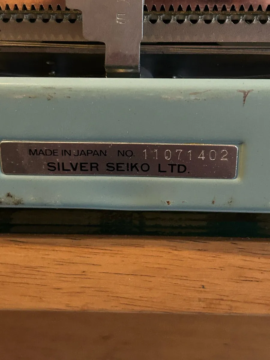 Vintage Silver Reed SR180 De Luxe - Image 3