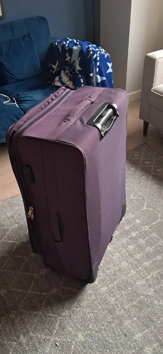 Large suitcase with zips for expansion. - Image 4