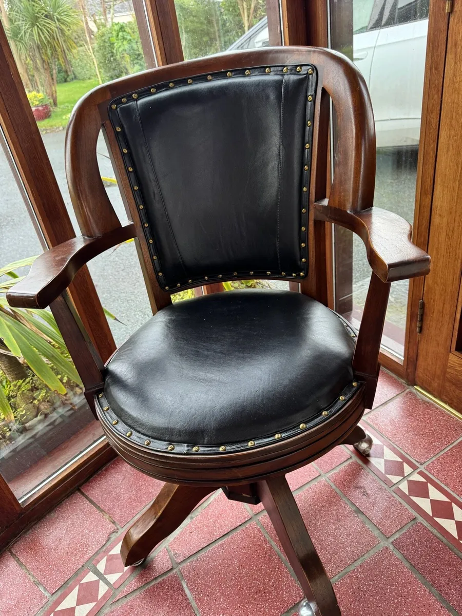 Office desk and matching chair - Image 2