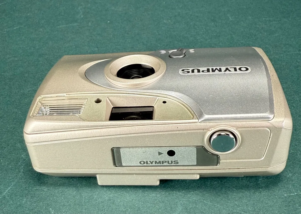 Olympus Trip 500 35mm point-and-shoot film camera - Image 2
