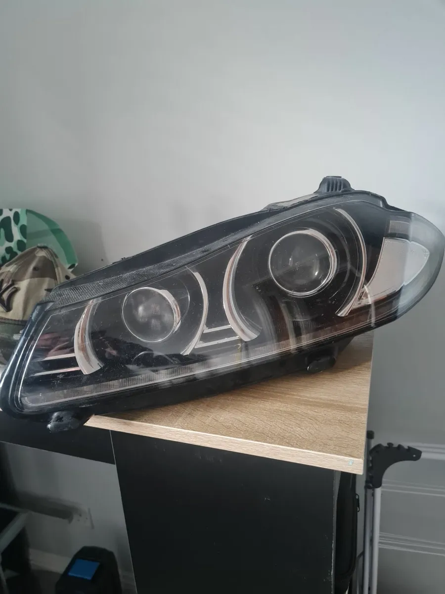 2012 Jaguar Xf Passenger Side Headlight - Image 1