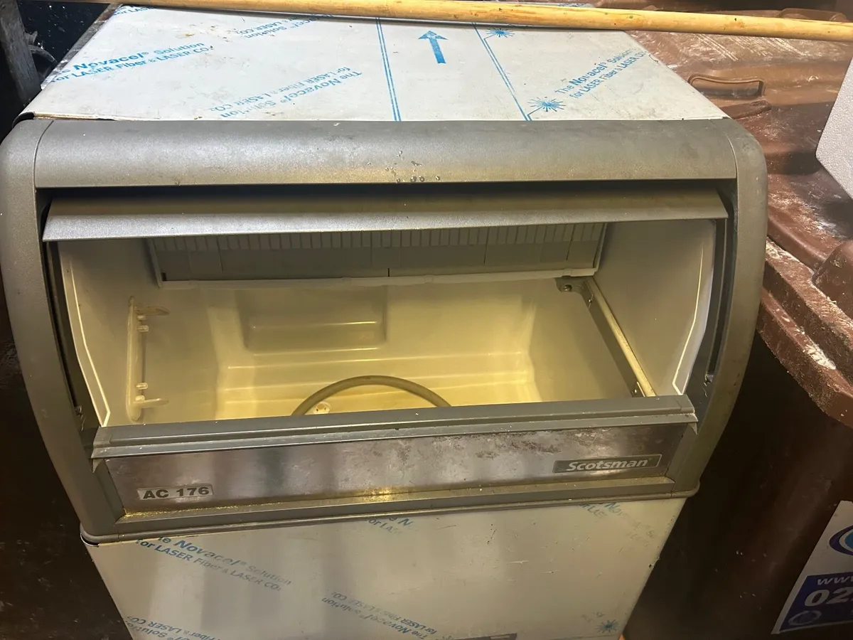Commercial ice machine - Image 2