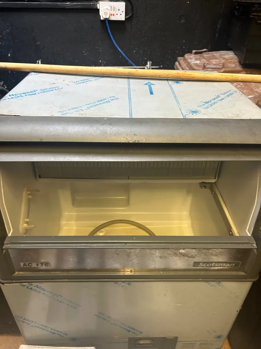 Commercial ice machine - Image 3