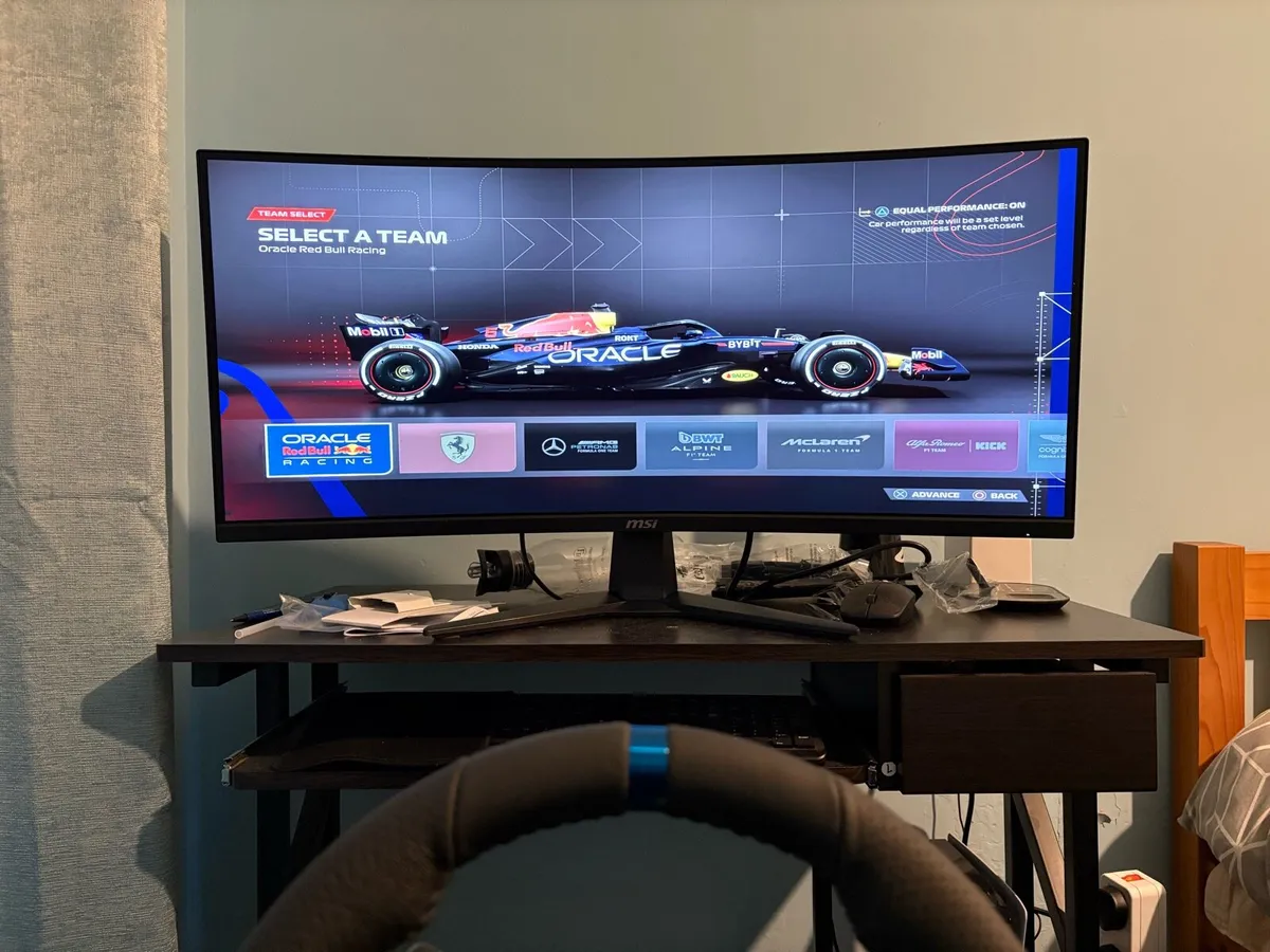 Logitech G29, Playseat Evolution & MSI Monitor - Image 2