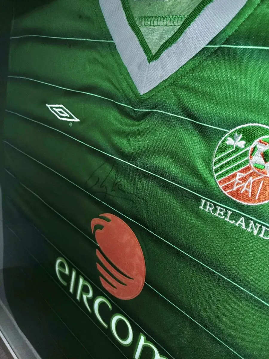Roy Keane Signed Ireland Jersey 2003-2004 - Image 3